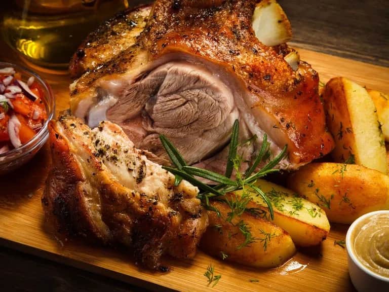 Pyszne przepisy na golonkę na obiad, które zaskoczą Twoich gości