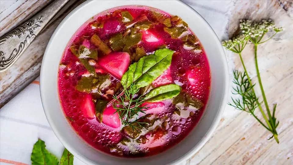 Jak zrobić zupę z botwiny - łatwy przepis na pyszną potrawę