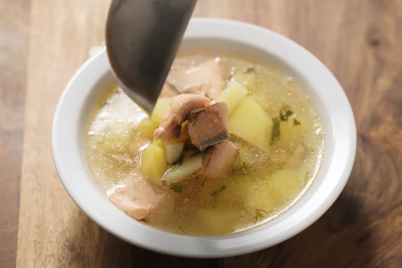 Jak zrobić zupę rybną, która zachwyci smakiem i prostotą?