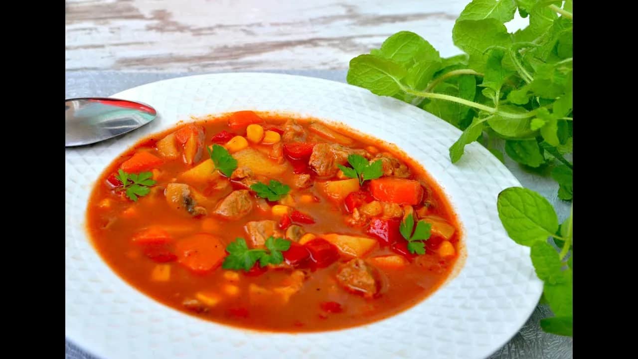 Jak zrobić zupę gulaszową, aby zachwycić smakiem i aromatem