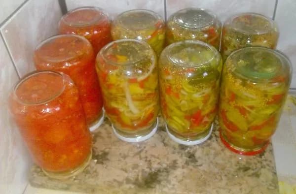 Jak zrobić sałatkę z zielonych pomidorów - prosty przepis na zimę