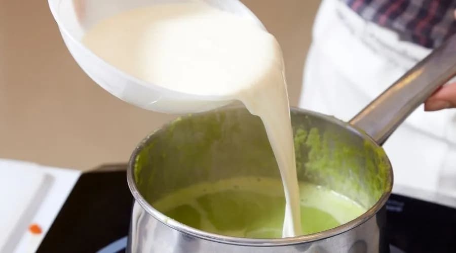 Jak zabielić zupę bez śmietany - proste i zdrowe alternatywy