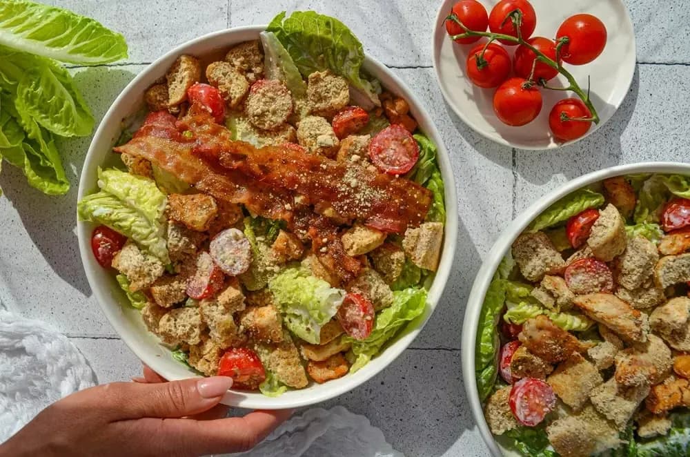 Jak zrobić sałatkę cezar, aby zachwycić smakiem i prostotą