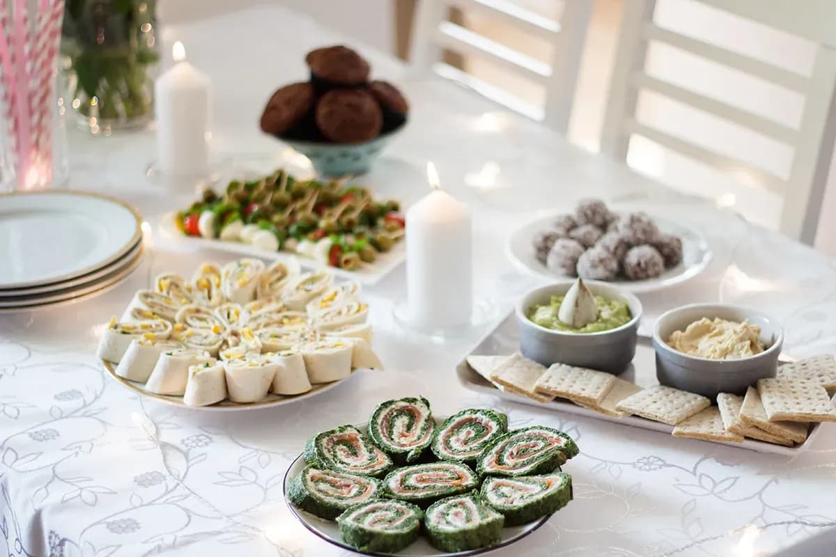 Przekąski które można przygotować wcześniej, aby uniknąć stresu przed imprezą