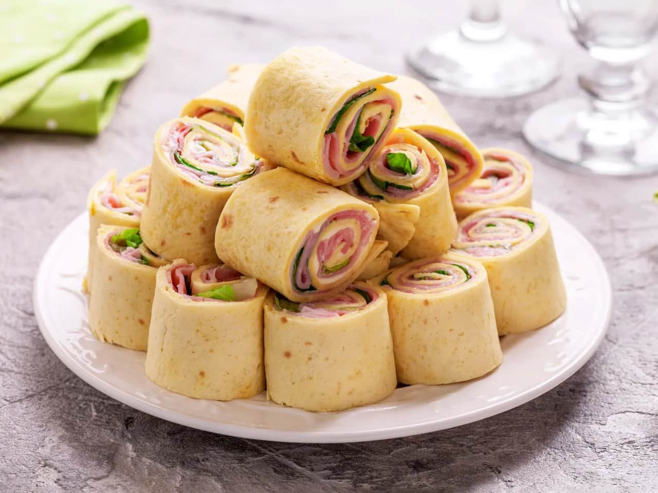 Jak zrobić pyszne przekąski z tortilli na zimno, które zachwycą gości