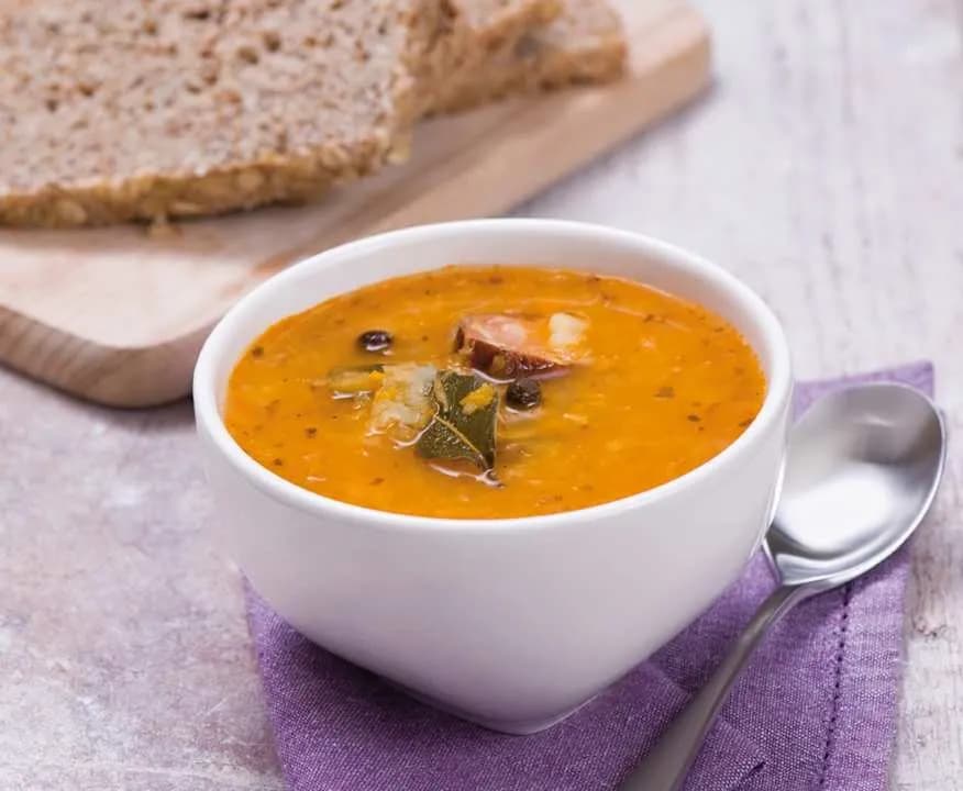 Ile kalorii ma zupa kapuśniak z ziemniakami? Zaskakujące wartości!