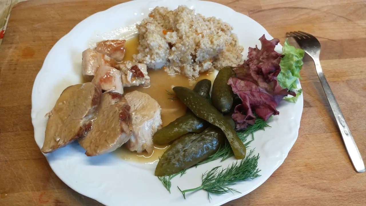 Jak zrobić gulasz z kaszą - prosty przepis na pyszne danie domowe