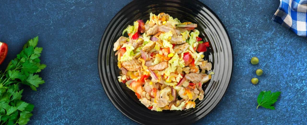 Co do sałatki gyros? Sprawdź składniki i przygotowanie tej pysznej potrawy