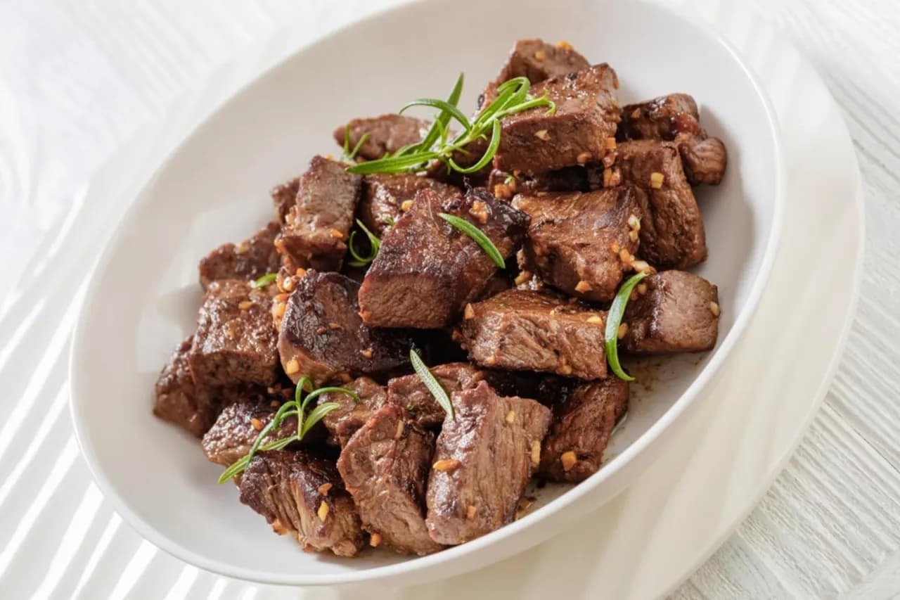 Kawałek gotowanej wołowiny jako potrawa – odkryj najlepsze przepisy