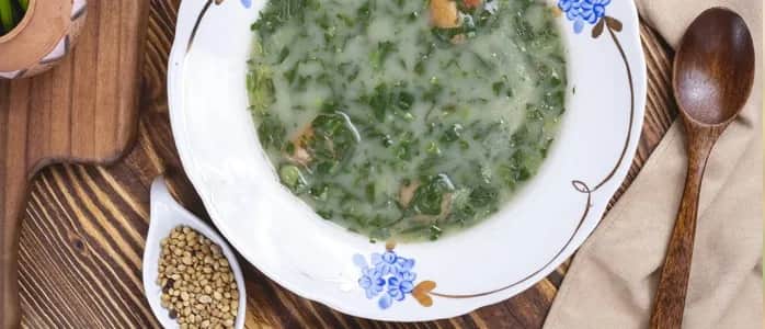 Czy zupa szczawiowa jest zdrowa? Sprawdź jej zalety i wady