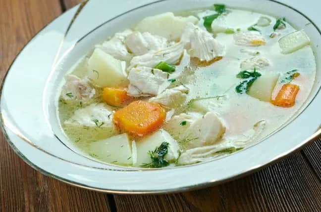 Ile kalorii ma kurczak gotowany w rosole? Zaskakujące fakty o wartości odżywczej