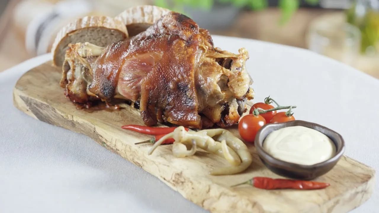 Jak przyrządzić golonkę wieprzową, aby była soczysta i chrupiąca