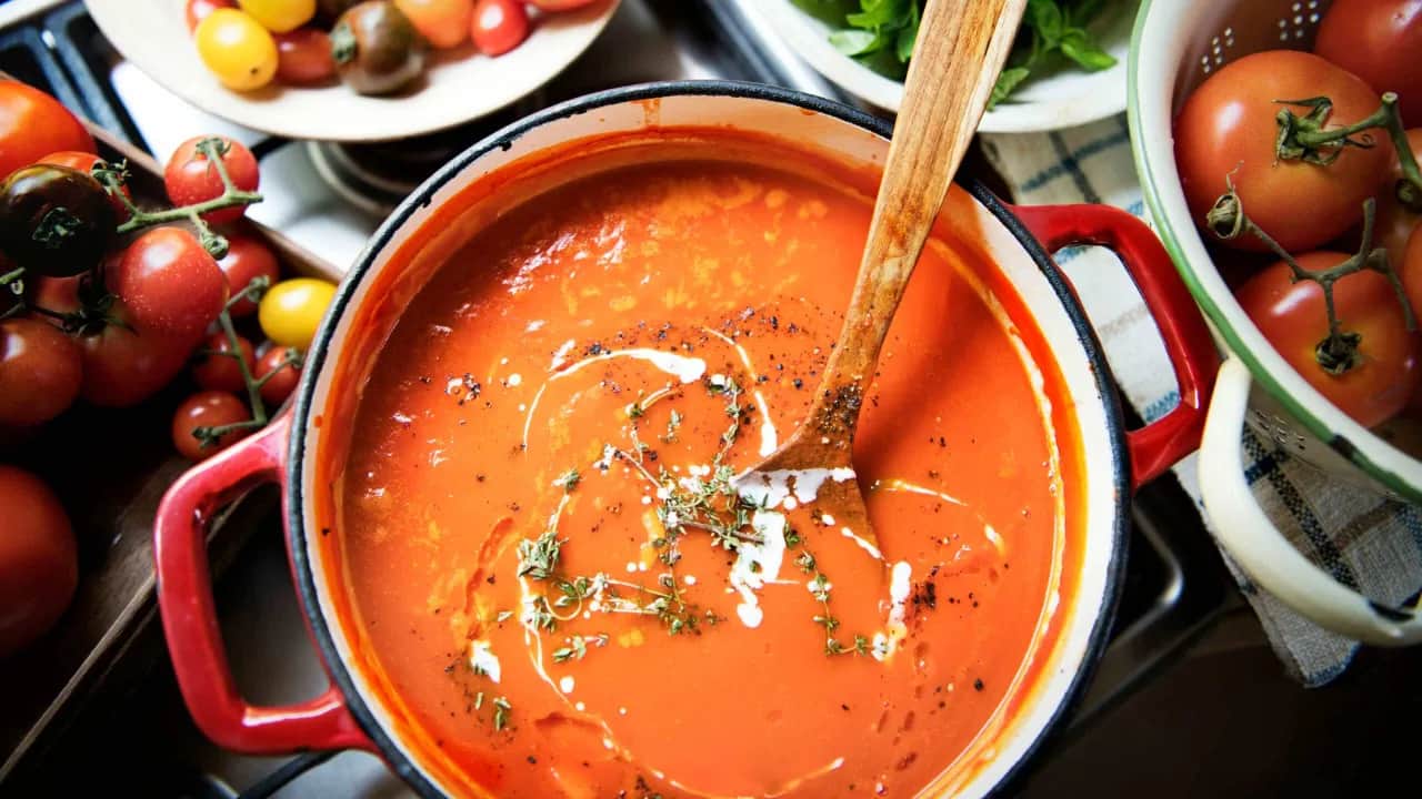 Jak zagęścić zupę pomidorową: skuteczne metody i porady kucharskie