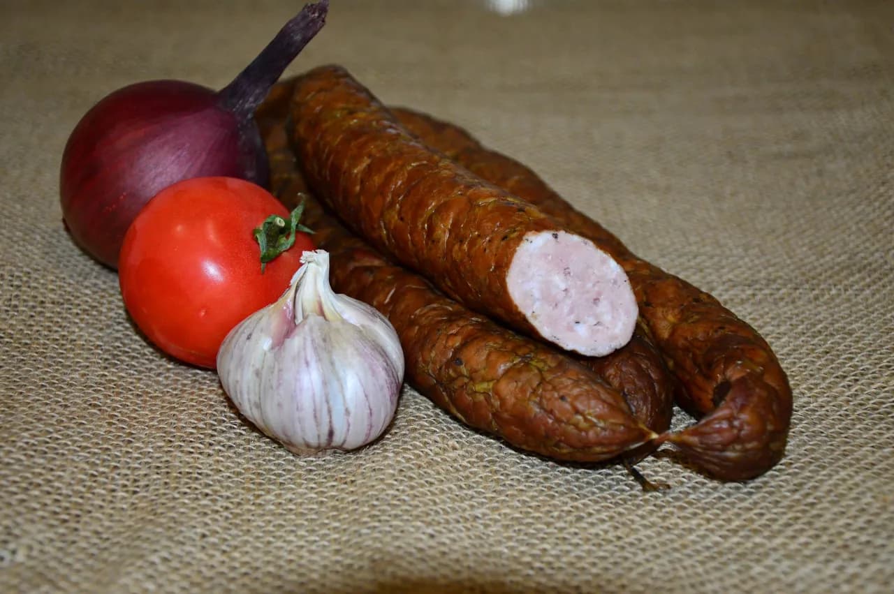 Jakie mięso na kiełbasę? Odkryj najlepsze opcje dla smaku