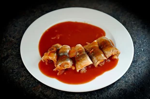 Jak zrobić sałatkę śledziową, która zachwyci Twoich gości?