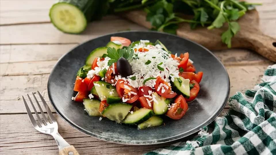 Sałatka szopska jaki ser – wybierz idealny ser dla smaku i jakości